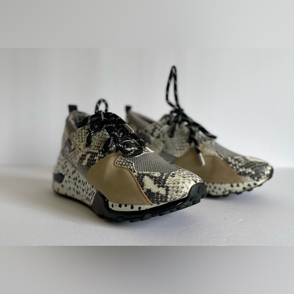 Steve Madden Cliff Sneakers. - Picture 1 of 16